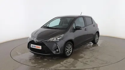 Usado Toyota Yaris Active 110 CV (80 kW) 2019 Gris Berlina