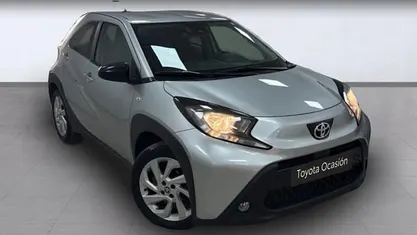 Käytetty Toyota Aygo X-play 69 HP (50 kW) 2024 Harmaa