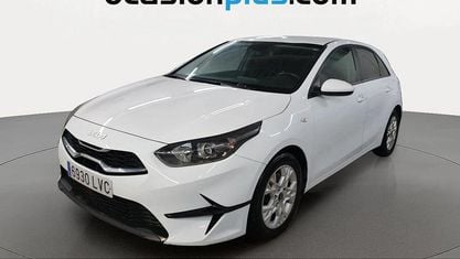 Używany Kia Ceed 120 KM (88 kW) 2021 Biały Hatchback