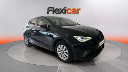 Usado Seat Ibiza Style Plus 110 CV (80 kW) 2022 Azul Utilitario
