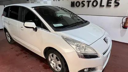 Usado Peugeot 5008 Family 112 CV (82 kW) 2010 Blanco Monovolumen