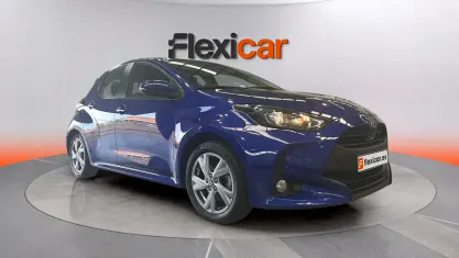 Usado Toyota Yaris Hybrid Active 116 CV (85 kW) 2025 Azul Berlina