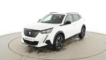 Usado Peugeot 2008 Allure 131 CV (96 kW) 2021 Blanco SUV