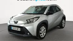 Gris Usado 2024 Toyota Aygo Play Utilitario | 13.174 € (Precio justo)