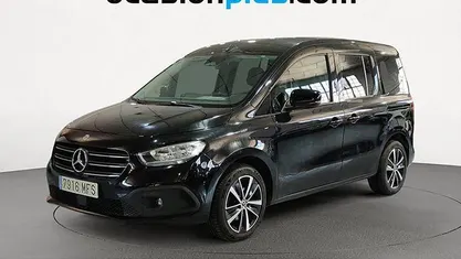 Negro Usado 2023 Mercedes T180 Monovolumen | 22.319 € (Super precio)