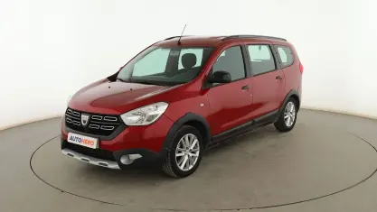 Usado Dacia Lodgy Comfort 116 CV (85 kW) 2022 Rojo Monovolumen