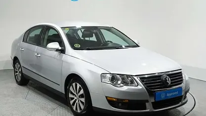 Plateado Usado 2009 VW Passat Berlina | 5000 € (Super precio)