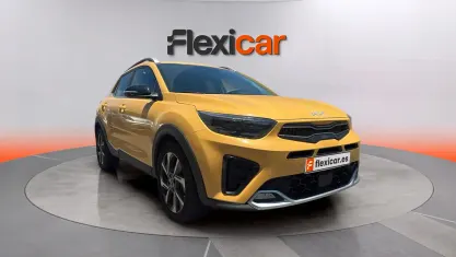 Usado Kia Stonic GT-Line 101 CV (74 kW) 2024 Amarillo SUV