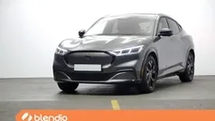 Gris Usado 2023 Ford Mustang Mach-E Premium SUV | 65.100 € (Precio justo)