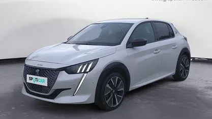 Usado Peugeot e-208 GT 100 kW (136 CV) 2021 Blanco Utilitario