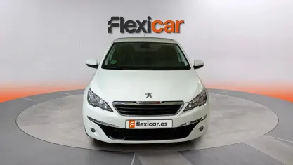 Usado Peugeot 308 Active 99 CV (72 kW) 2017 Blanco Berlina