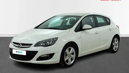 Usado Opel Astra Selective 140 CV (102 kW) 2015