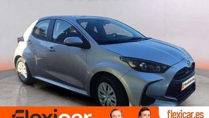 Usado Toyota Yaris Business Edition 116 CV (85 kW) 2025 Gris Utilitario