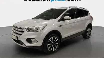 Usado Ford Kuga Trend+ 120 CV (88 kW) 2018 Gris plata SUV