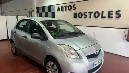 Usado Toyota Yaris 69 CV (50 kW) 2009 Gris / plata Utilitario