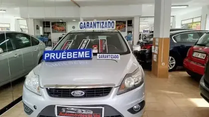 Usado Ford Focus Trend 100 CV (73 kW) 2011 Gris Berlina