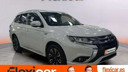 Usado Mitsubishi Outlander P-HEV 203 CV (149 kW) 2018 Blanco SUV