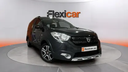Usado Dacia Dokker Essentiel 131 CV (96 kW) 2019 Gris Monovolumen