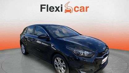 Usado Kia Ceed 160 CV (117 kW) 2022 Negro Utilitario