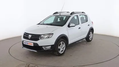 Usado Dacia Sandero Stepway 90 CV (66 kW) 2015 Blanco Utilitario