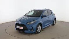 Azul Usado 2021 Toyota Yaris Hybrid Active Utilitario | 18.699 € (Precio justo)