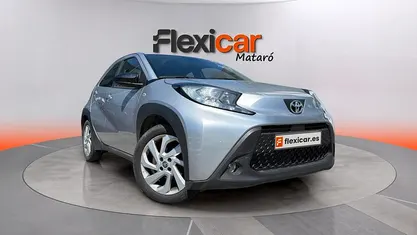 Begagnad Toyota Aygo X Play 72 HK (52 kW) 2024 Grå SUV