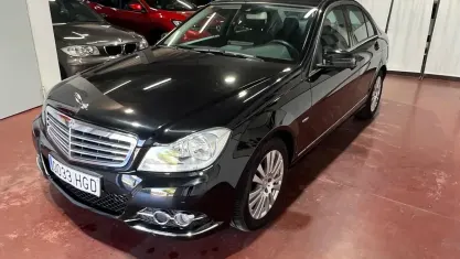 Usado Mercedes C200 Elegance 184 CV (135 kW) 2011 Negro Berlina