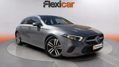 Usado Mercedes A180 116 CV (85 kW) 2018 Gris Utilitario