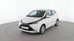 Blanco Usado 2017 Toyota Aygo X-play Utilitario | 10.399 € (Precio justo)