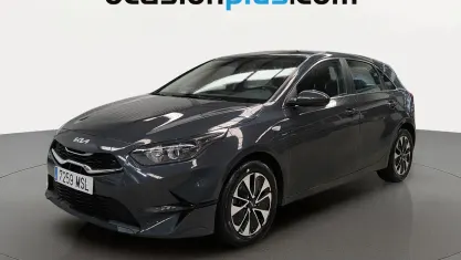 Begagnad Kia Ceed 101 HK (74 kW) 2024 Grå Halvkombi