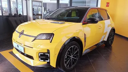 Usado Renault R5 Iconic 110 kW (150 CV) 2025 Amarillo Utilitario