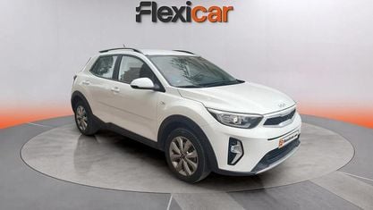 Usado Kia Stonic 84 HP (61 kW) 2022 Branco SUV