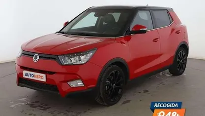 Rojo Usado 2017 Ssangyong (KGM) Tivoli Limited SUV | 9999 € (Precio justo)