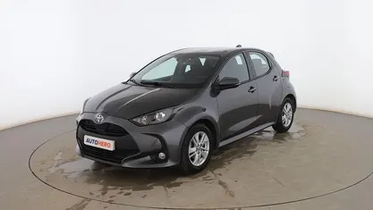 Usado Toyota Yaris Edition 125 CV (91 kW) 2022 Gris Utilitario