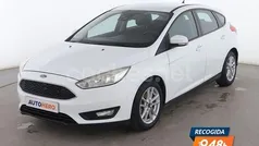 Blanco Usado 2015 Ford Focus Trend Berlina | 9599 € (Precio justo)