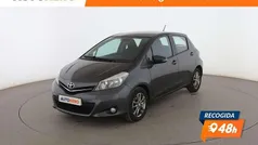 Gris Usado 2014 Toyota Yaris Active Berlina | 10.099 € (Precio justo)