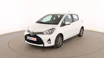 Usado Toyota Yaris Active 100 CV (73 kW) 2015 Blanco Utilitario