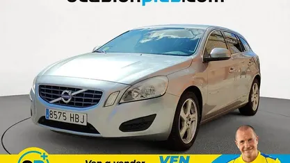 Używany Volvo V60 Momentum 163 KM (119 kW) 2011 Szary Kombi