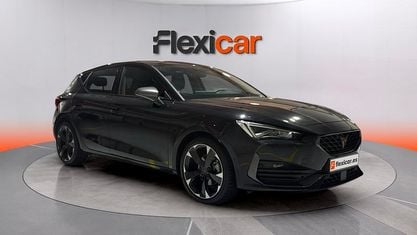 Używany Cupra Leon 150 KM (110 kW) 2023 Czarny Sedan/Limuzyna