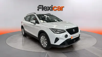 Usado Seat Arona Style 110 CV (80 kW) 2024 Gris SUV