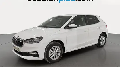 Usado Skoda Fabia Selection 95 CV (69 kW) 2024 Blanco Utilitario