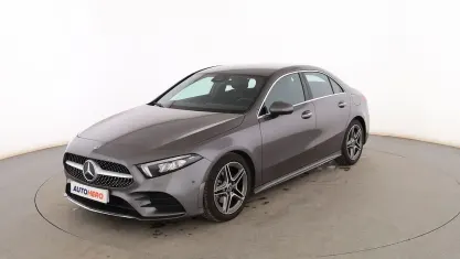 Usado Mercedes A180 AMG line 136 CV (100 kW) 2022 Gris Berlina