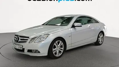 Usado Mercedes E200 Avantgarde 184 CV (135 kW) 2010 Gris plata Coupe