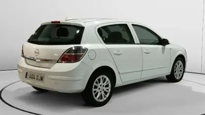 Usado Opel Astra Cosmo 102 CV (75 kW) 2008 Blanco Berlina