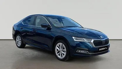 Azul Usado 2024 Skoda Octavia Ambition Berlina | 25.990 € (Precio justo)