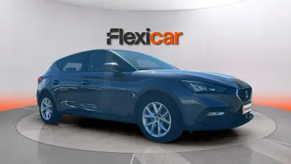 Usado Seat Leon Style 116 CV (85 kW) 2020 Gris Berlina
