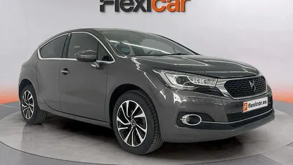 Usado DS Automobiles DS4 Crossback Style 120 CV (88 kW) 2018 Gris SUV