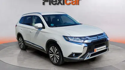 Usado Mitsubishi Outlander Motion 150 CV (110 kW) 2021 Blanco SUV