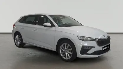 Blanco Nuevo 2025 Skoda Scala Selection Utilitario | 21.890 € (Precio justo)