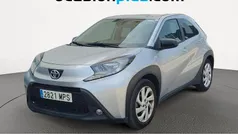 Gris Usado 2024 Toyota Aygo Play Utilitario | 13.737 € (Precio justo)